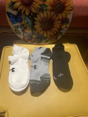 Under Armour and Alo Men's Low-Cut Athletic Socks Trio - White, Gray, Black